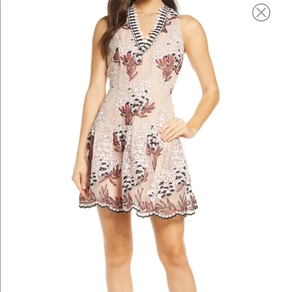 Xs Harlyn Embroidered Dress 